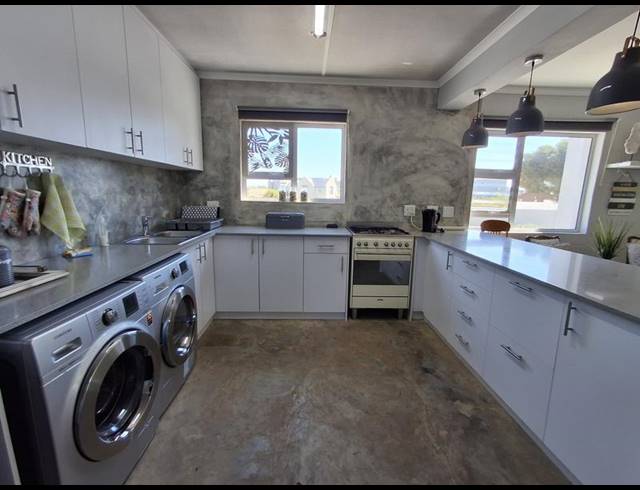 4 BEDROOM PROPERTY TO RENT IN BRITANNIA BAY